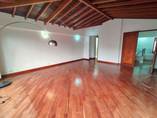 Casa de 3 alcobas en arriendo en El Poblado, Medellín, 334 m² · foto 12 de 17