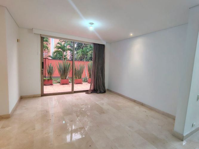 Casa de 3 alcobas en arriendo en El Poblado, Medellín, 334 m² · foto 2 de 17