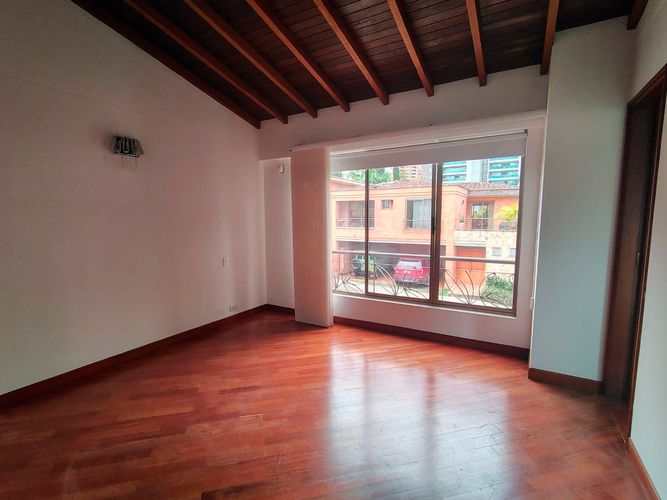 Casa de 3 alcobas en arriendo en El Poblado, Medellín, 334 m² · foto 15 de 17