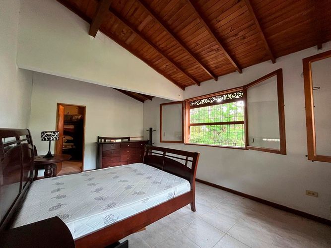 Casa de 3 alcobas en venta en Santa Elena, El Retiro, 250 m² · foto 17 de 18