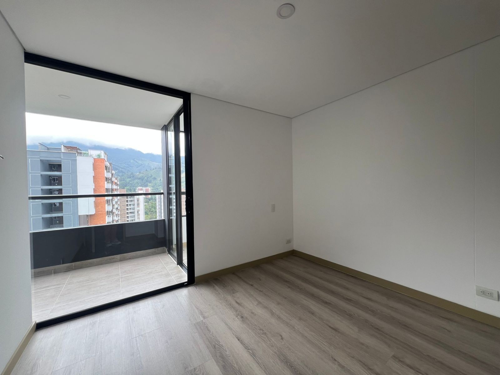 Apartamento en arriendo en La Pradera, Envigado · foto 12 de 19