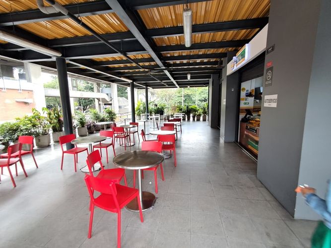 Local en arriendo en La Candelaria, Medellín, 18 m² · foto 8 de 14