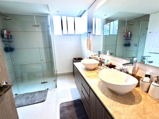 Apartamento de 3 alcobas en venta en El Poblado, Medellín, 219 m² · foto 5 de 10