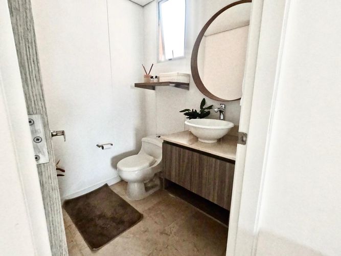 Apartamento de 3 alcobas en venta en El Poblado, Medellín, 219 m² · foto 8 de 10