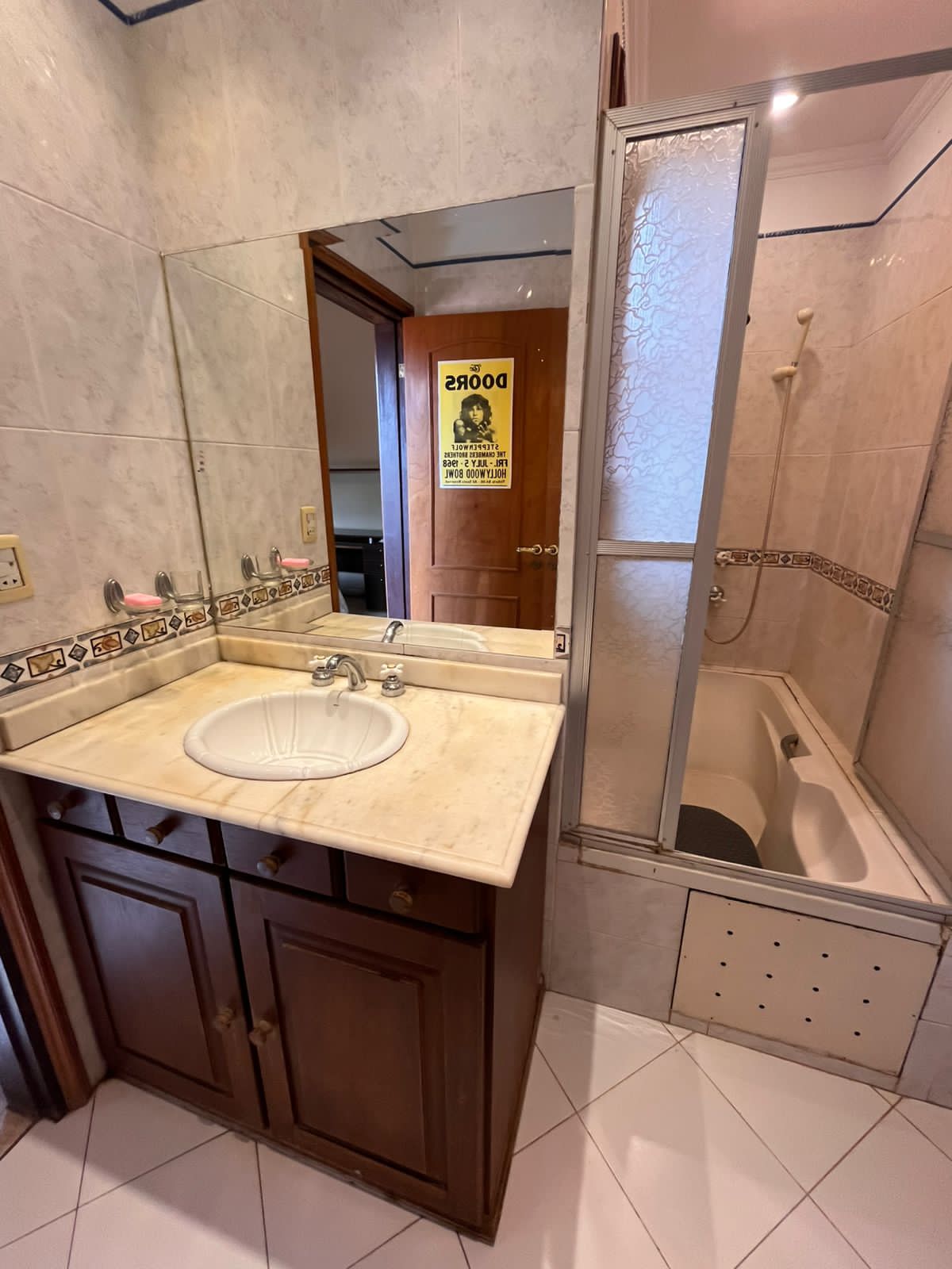 ALQUILO HERMOSA RESIDENCIA DE 3 DORMITORIOS EN LAS LOMAS — foto 2