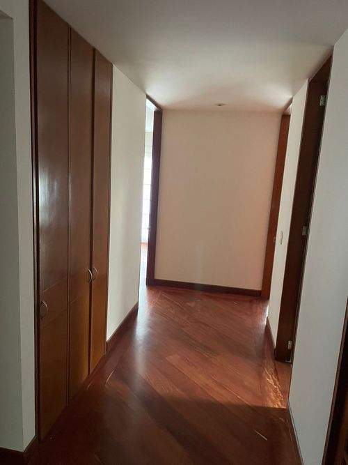 Apartamento de 4 alcobas en arriendo en Club De Los Lagartos, Bogotá, 200 m² · foto 11 de 22