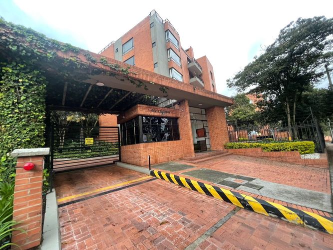 Apartamento de 4 alcobas en arriendo en Club De Los Lagartos, Bogotá, 200 m² · foto 1 de 22