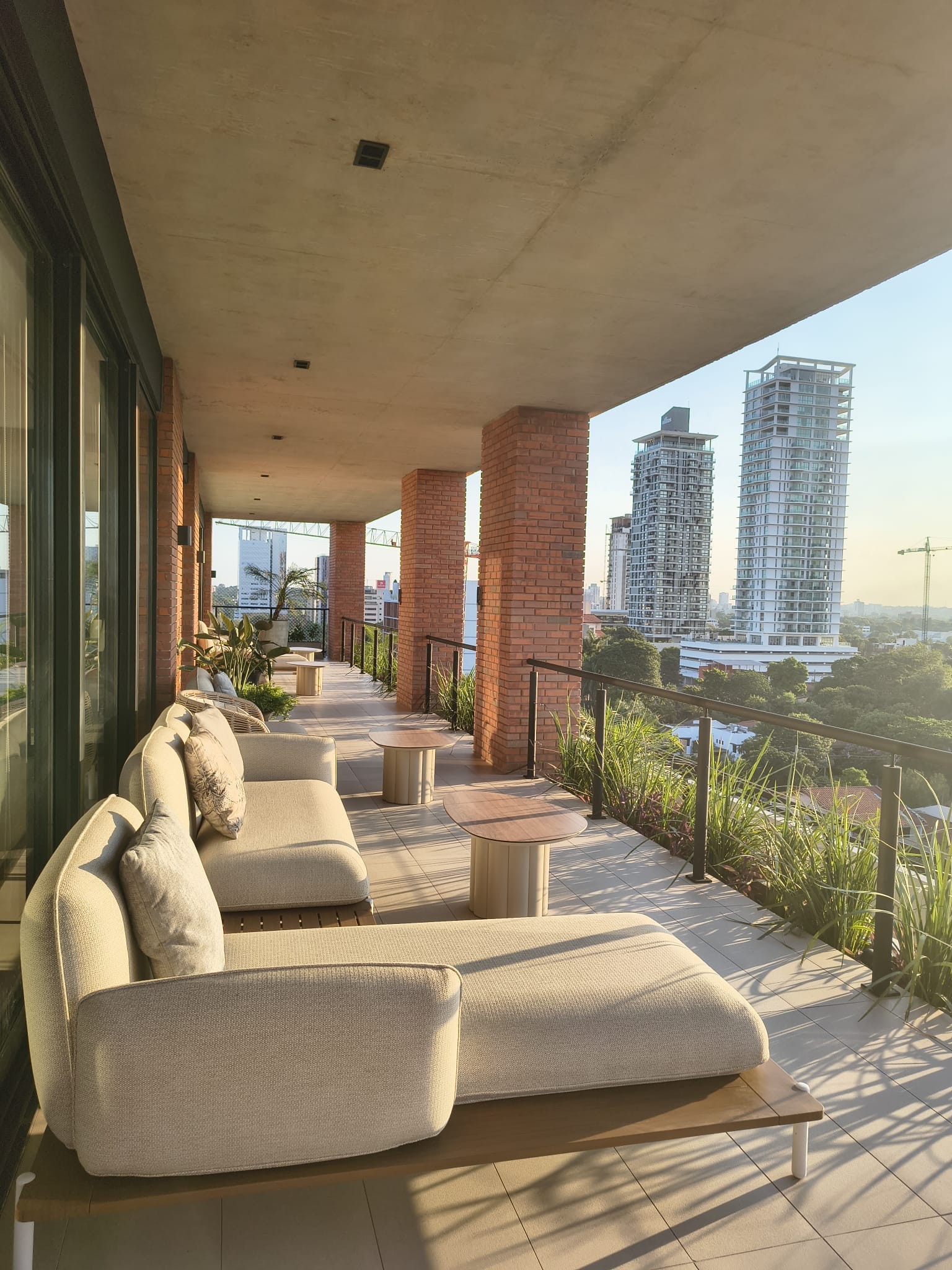 Exclusivo Departamento de Lujo a Estrenar: 1 Dormitorio Amoblado con Diseño, Ubicación Premium Frente al Shopping del Sol. — foto 3