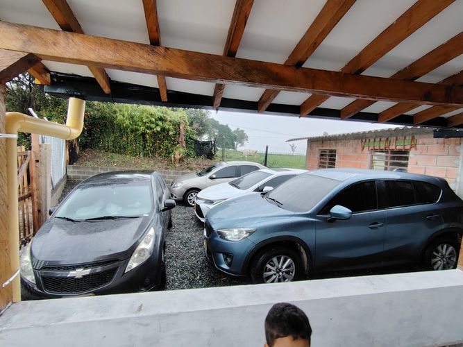 Casa de 3 alcobas en venta en San Pedro, Medellín, 1178 m² · foto 2 de 20