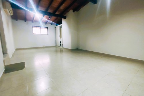 Casa-Alquiler-Gral. José de San Martin, Loma Merlo, Luque, Central — foto 3