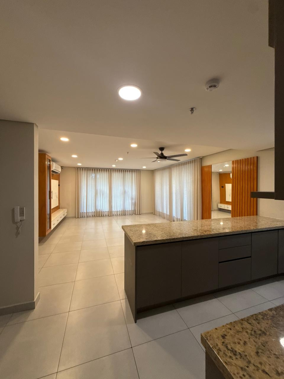 Exclusivo Departamento de 3 Dormitorios con dormitorio de Servicio, ¡Te Espera! — foto 3