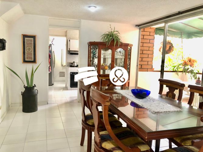 Apartamento de 3 alcobas en venta en El Tesoro, Medellín, 246 m² · foto 3 de 14