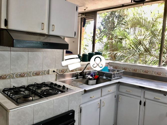 Apartamento de 3 alcobas en venta en El Tesoro, Medellín, 246 m² · foto 5 de 14
