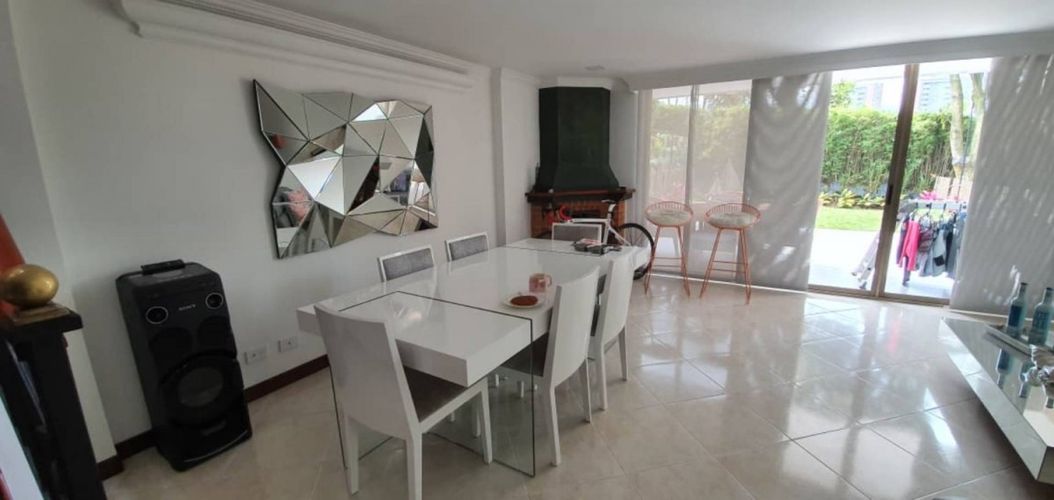 Casa de 3 alcobas en arriendo en Loma Benedictinos, Medellín, 200 m² · foto 2 de 14