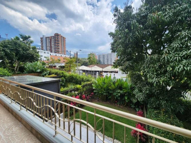 Casa de 3 alcobas en arriendo en Loma Benedictinos, Medellín, 200 m² · foto 7 de 14