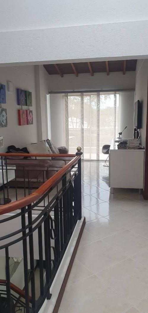 Casa de 3 alcobas en arriendo en Loma Benedictinos, Medellín, 200 m² · foto 10 de 14