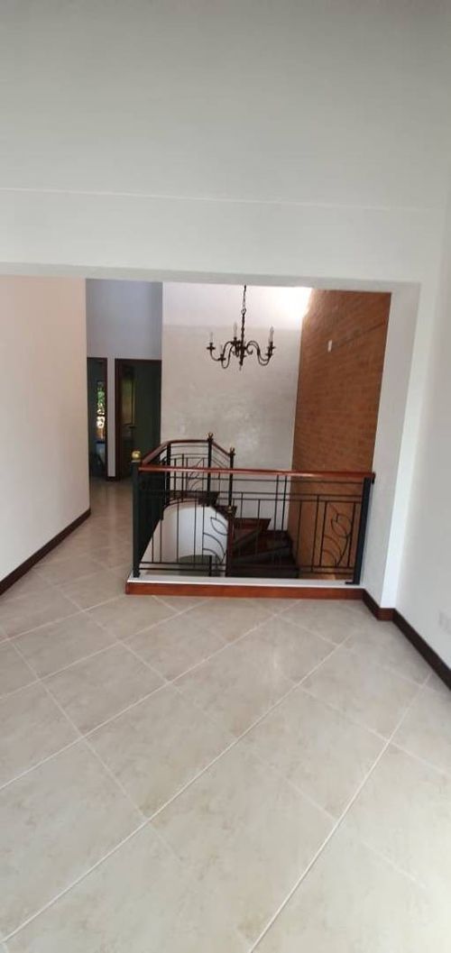 Casa de 3 alcobas en arriendo en Loma Benedictinos, Medellín, 200 m² · foto 12 de 14