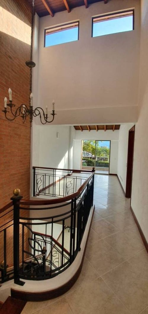 Casa de 3 alcobas en arriendo en Loma Benedictinos, Medellín, 200 m² · foto 13 de 14