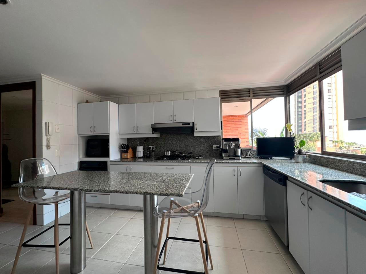 Apartamento en arriendo en El Poblado, Medellín · foto 8 de 20