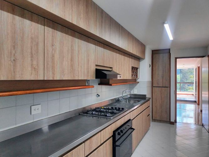 Apartamento de 3 alcobas en arriendo en El Poblado, Medellín, 150 m² · foto 6 de 17