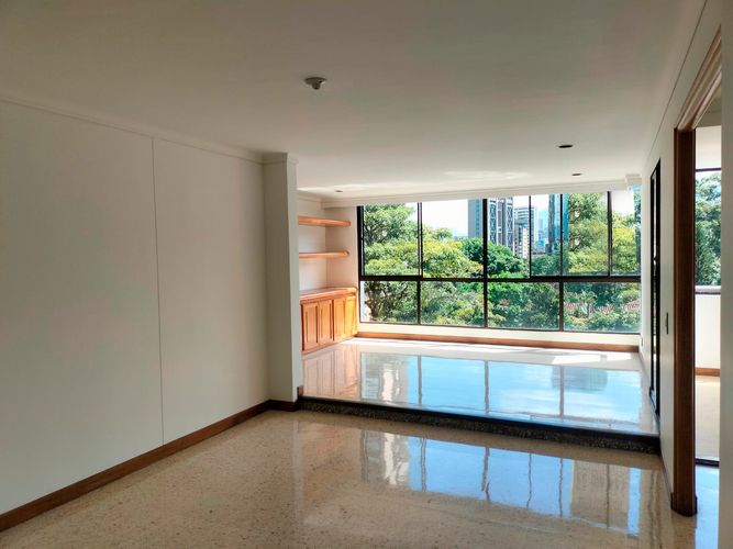Apartamento de 3 alcobas en arriendo en El Poblado, Medellín, 150 m² · foto 2 de 17