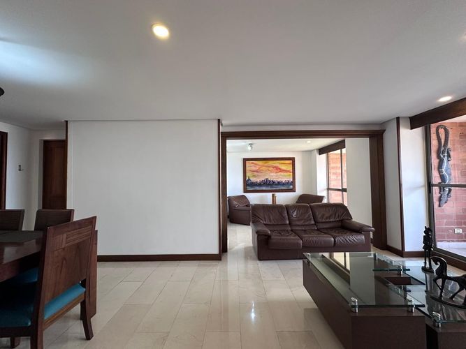 Apartamento de 2 alcobas en arriendo en Los Balsos, Medellín, 120 m² · foto 4 de 17