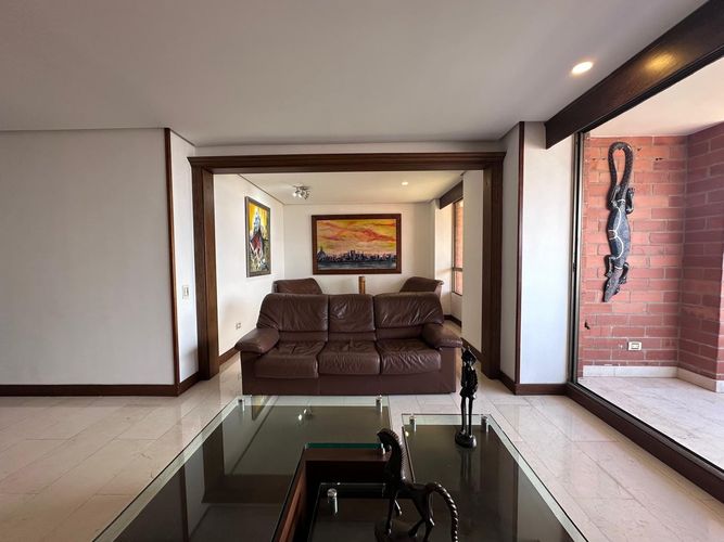 Apartamento de 2 alcobas en arriendo en Los Balsos, Medellín, 120 m² · foto 2 de 17