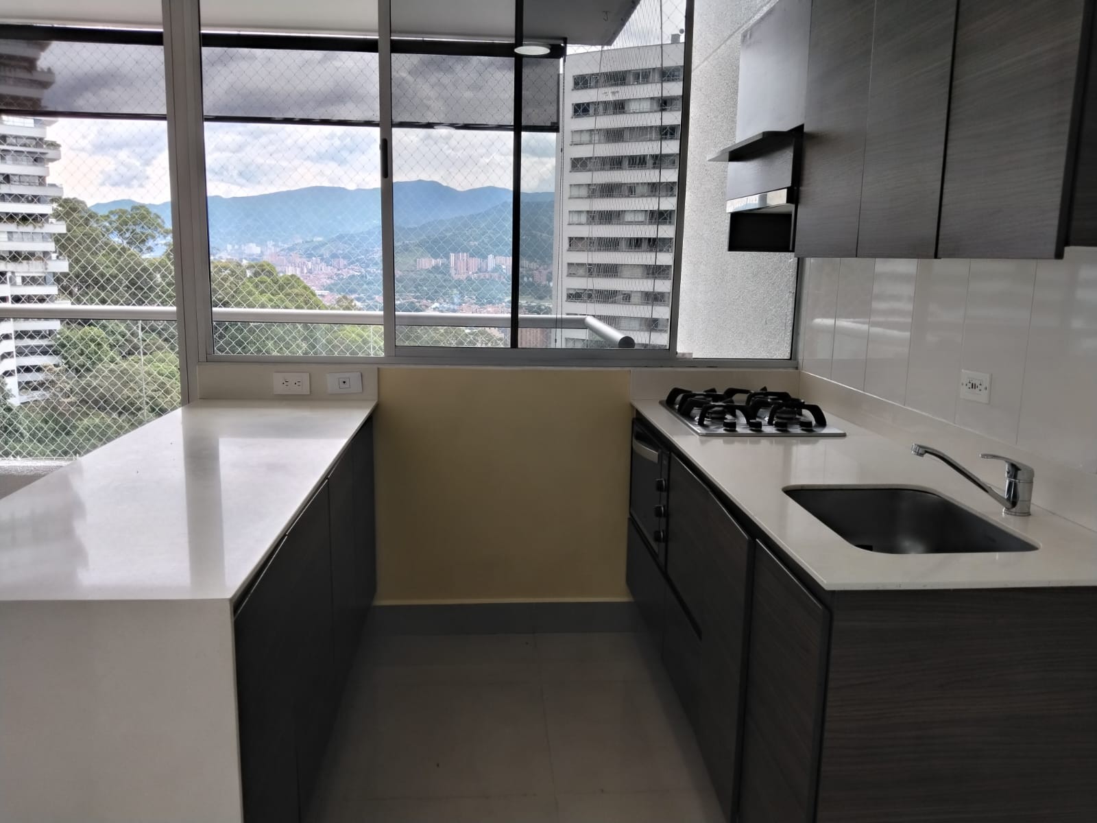 Apartamento en arriendo en El Poblado, Medellín · foto 2 de 18