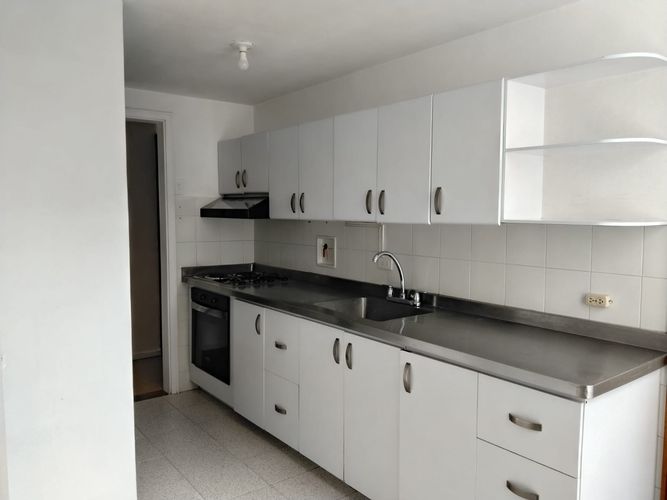 Apartamento de 3 alcobas en arriendo en El Poblado, Medellín, 127 m² · foto 5 de 19