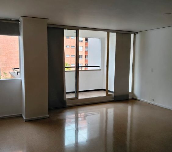 Apartamento de 3 alcobas en arriendo en El Poblado, Medellín, 127 m² · foto 2 de 19