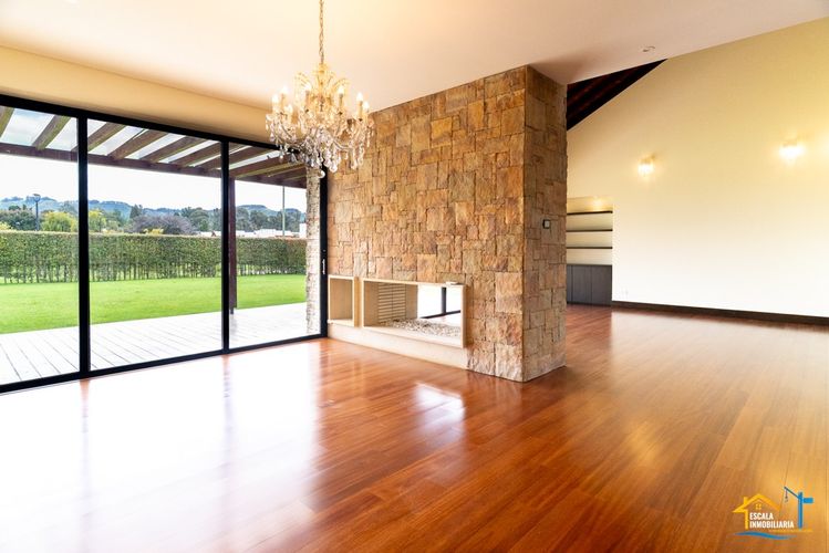 Casa de 5 alcobas en venta en Hatogrande, Sopó, 368 m² · foto 2 de 24