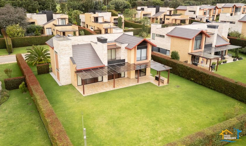 Casa de 5 alcobas en venta en Hatogrande, Sopó, 368 m² · foto 3 de 24