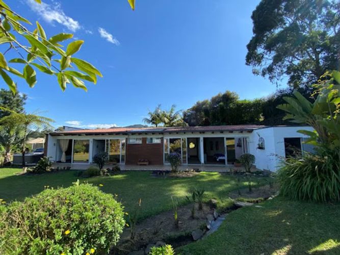 Casa de 4 alcobas en arriendo en El Higueron, Rionegro, 400 m² · foto 2 de 24