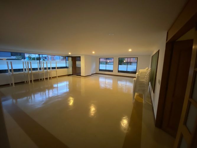 Apartamento de 3 alcobas en venta en San Patricio, Bogotá, 206 m² · foto 3 de 13