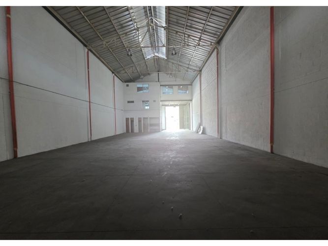 Bodega en arriendo en Suramérica, La Estrella, 675 m² · foto 2 de 11
