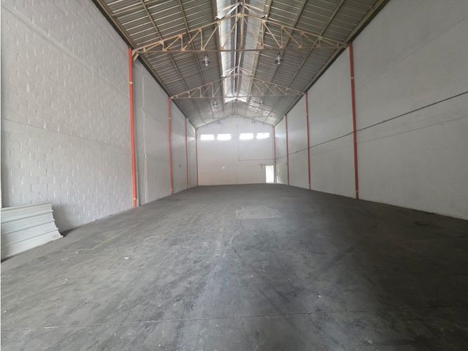 Bodega en arriendo en Suramérica, La Estrella, 675 m² · foto 3 de 11