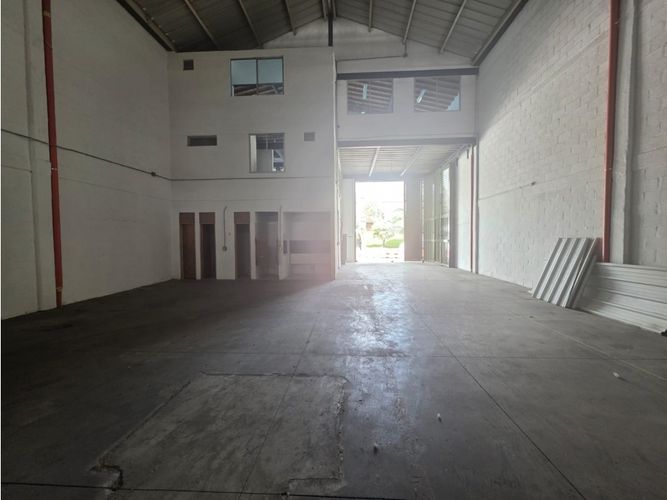 Bodega en arriendo en Suramérica, La Estrella, 675 m² · foto 4 de 11