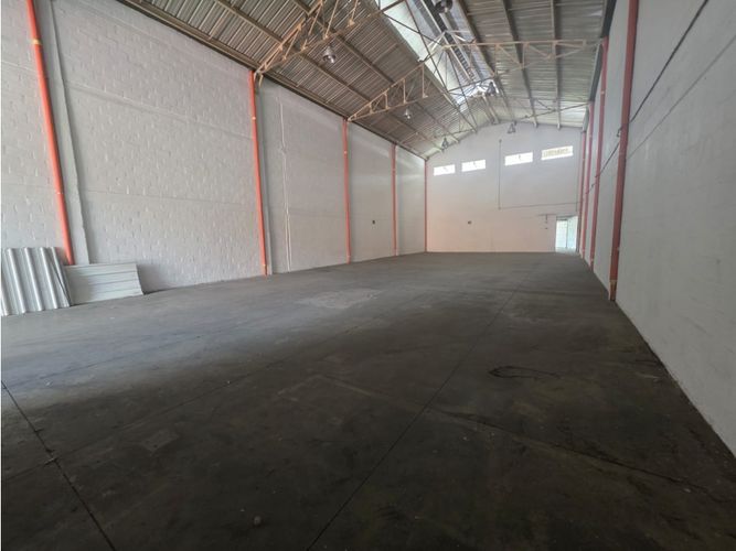 Bodega en arriendo en Suramérica, La Estrella, 675 m² · foto 7 de 11