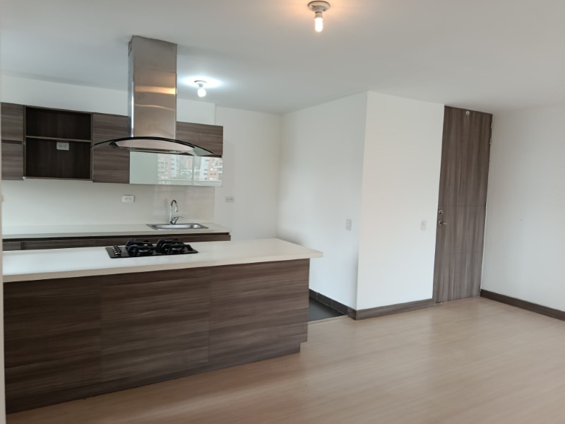 Apartamento en arriendo en Loma Del Esmeraldal, Envigado · foto 4 de 24
