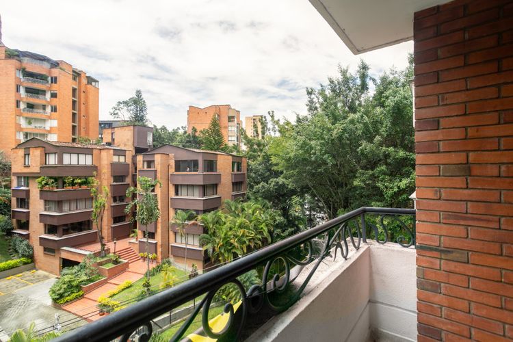 Apartamento de 3 alcobas en venta en San Lucas, Medellín, 140 m² · foto 6 de 23