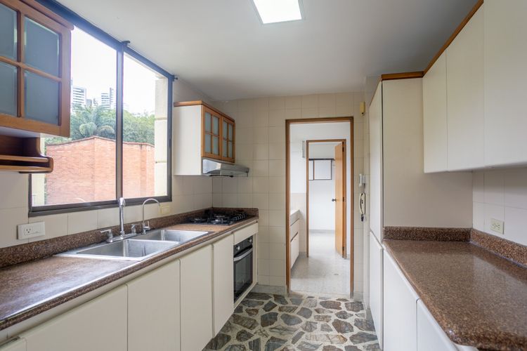 Apartamento de 3 alcobas en venta en San Lucas, Medellín, 140 m² · foto 8 de 23