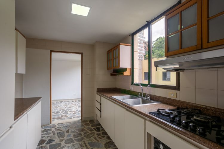 Apartamento de 3 alcobas en venta en San Lucas, Medellín, 140 m² · foto 10 de 23
