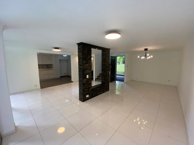 Casa de 3 alcobas en arriendo en El Tesoro, Medellín, 278 m² · foto 2 de 24