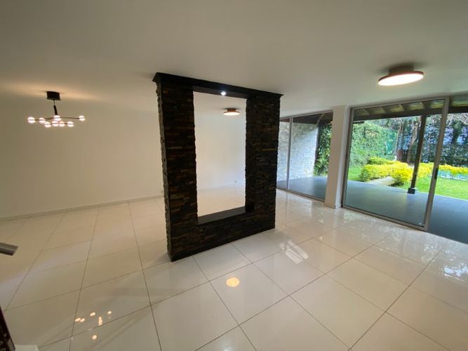 Casa de 3 alcobas en arriendo en El Tesoro, Medellín, 278 m² · foto 3 de 24