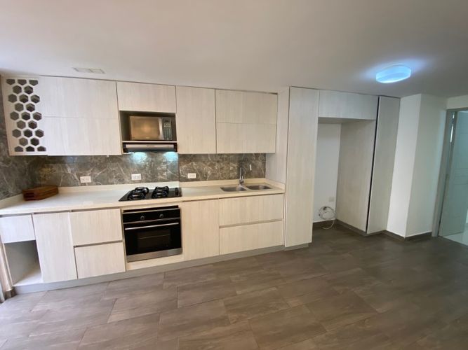 Casa de 3 alcobas en arriendo en El Tesoro, Medellín, 278 m² · foto 5 de 24