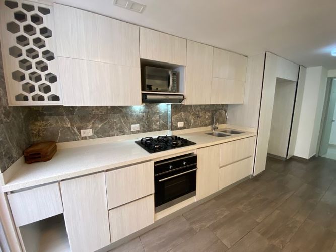 Casa de 3 alcobas en arriendo en El Tesoro, Medellín, 278 m² · foto 6 de 24