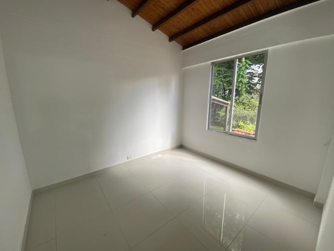 Casa de 3 alcobas en arriendo en El Tesoro, Medellín, 278 m² · foto 7 de 24