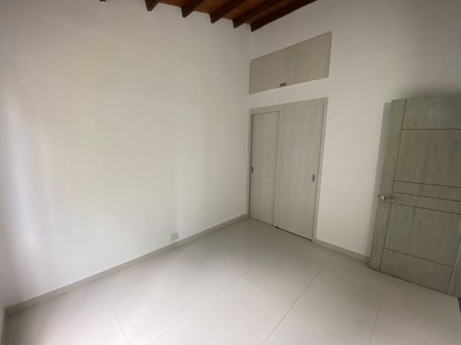 Casa de 3 alcobas en arriendo en El Tesoro, Medellín, 278 m² · foto 13 de 24