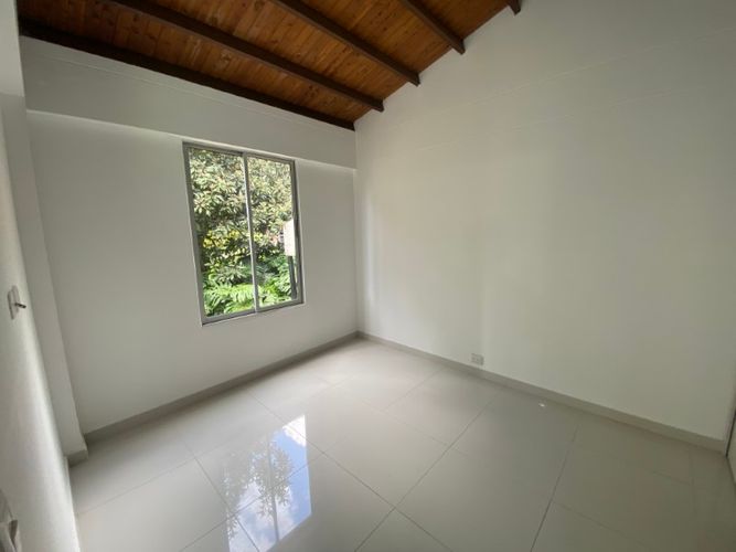 Casa de 3 alcobas en arriendo en El Tesoro, Medellín, 278 m² · foto 15 de 24