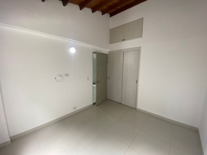 Casa de 3 alcobas en arriendo en El Tesoro, Medellín, 278 m² · foto 17 de 24